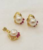 Pink pearl pendants