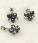Black pearl pendants