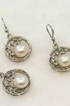 White pearl pendants