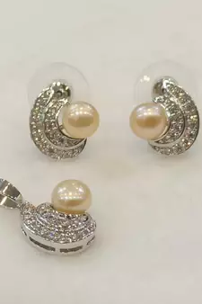Pink pearl pendants