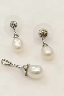 White pearl pendants