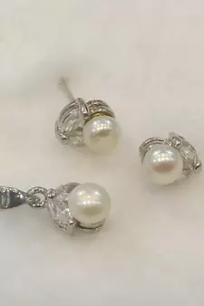 White pearl pendants