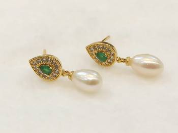 Green pearl earrings 1