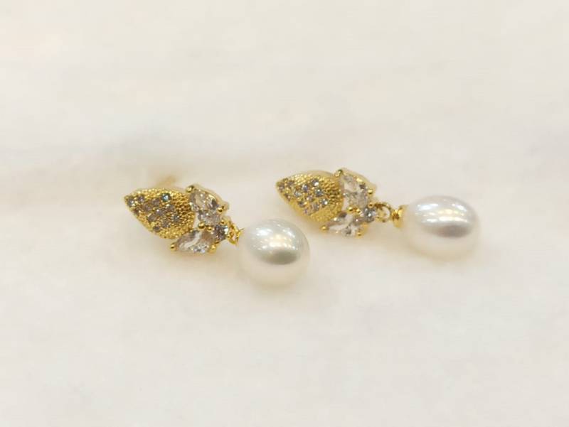 White pearl earrings