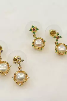 Multicolor pearl earrings