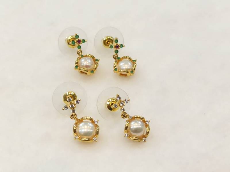 Multicolor pearl earrings