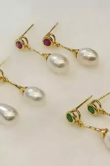 Multicolor pearl earrings