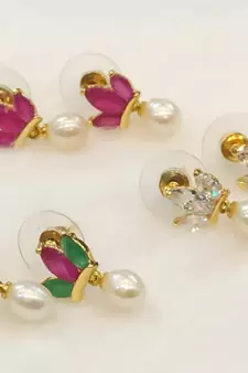 Multicolor pearl earrings