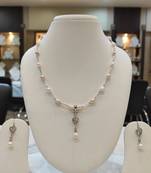 Multicolor pearl necklaces