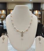 Multicolor pearl necklaces
