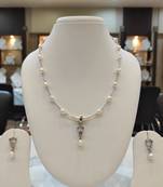 Multicolor pearl necklaces