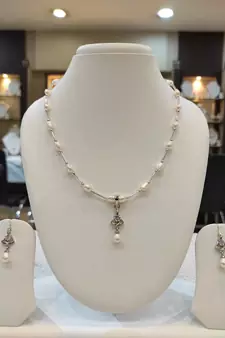 Multicolor pearl necklaces