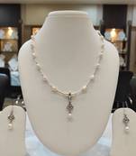 Multicolor pearl necklaces