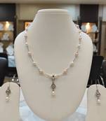 Multicolor pearl necklaces
