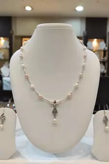 Multicolor pearl necklaces