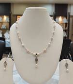 Multicolor pearl necklaces