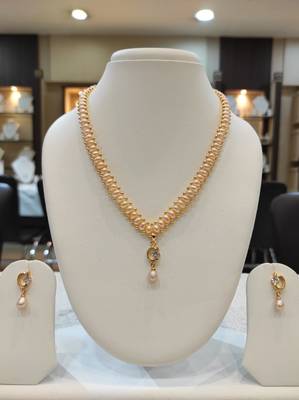 Pink pearl necklaces 1