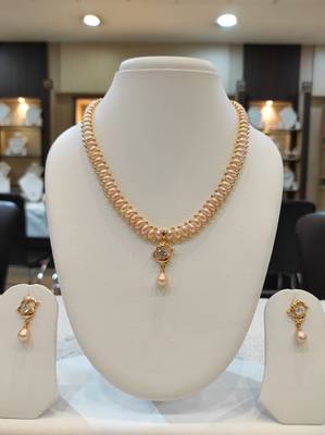 Pink pearl necklaces 1