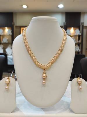 Pink pearl necklaces 1