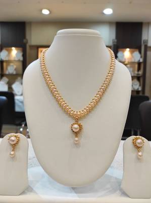 Pink pearl necklaces 1