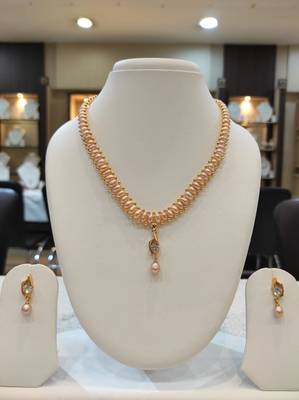 Pink pearl necklaces 1