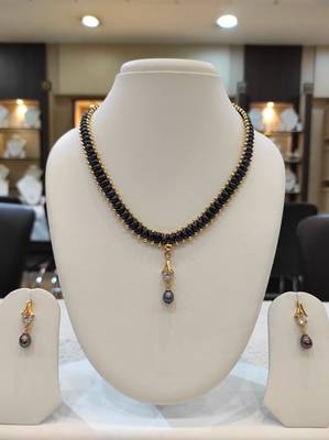Black pearl necklaces 1