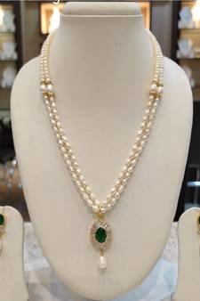 Multicolor pearl necklaces