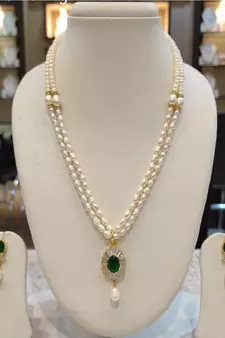 Multicolor pearl necklaces