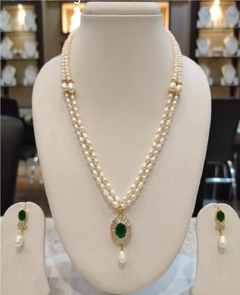Multicolor pearl necklaces