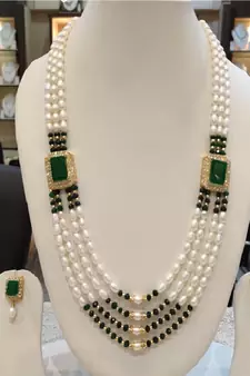 Multicolor pearl necklaces