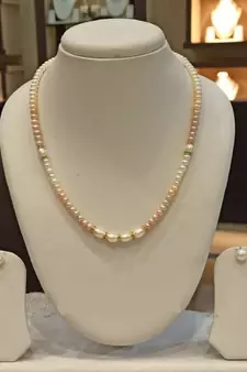 Multicolor pearl necklaces