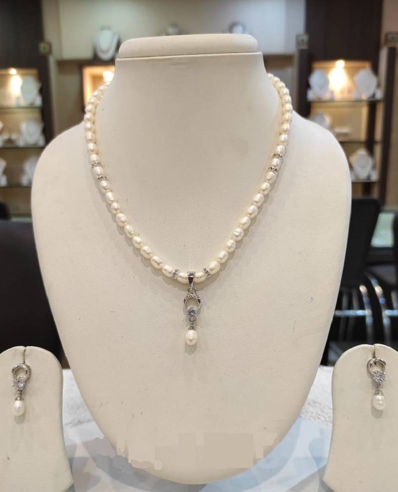 White pearl necklaces