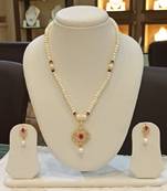 Multicolor pearl necklaces