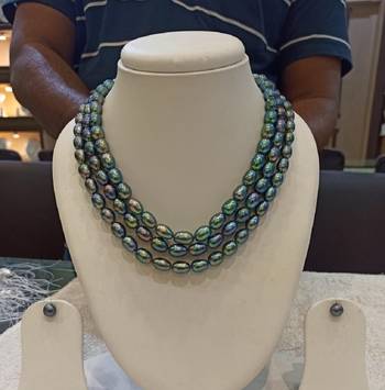 Blue pearl necklaces 1