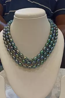 Blue pearl necklaces