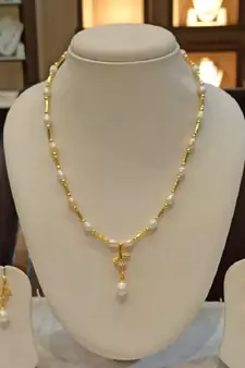 White pearl necklaces