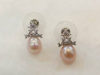 Pink pearl earrings 1
