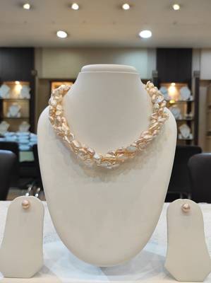 Pink mother of pearl necklaces 1