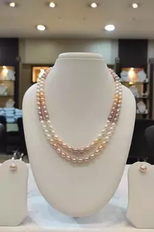 Multicolor pearl necklaces
