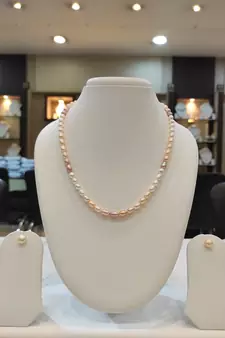 Multicolor pearl necklaces