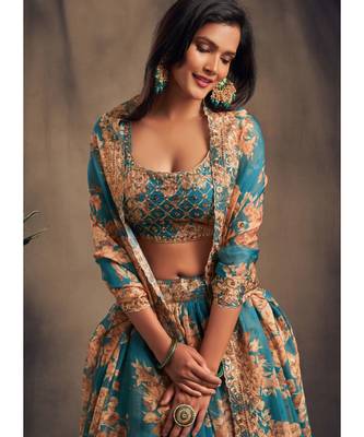 White Zari And Sequins Embroidered Organza Semi Stitched Lehenga 3