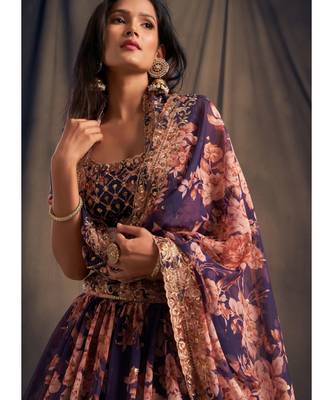 White Zari And Sequins Embroidered Organza Semi Stitched Lehenga 3