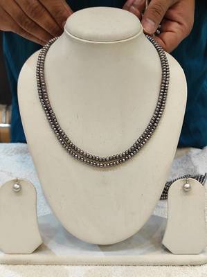 Grey pearl necklaces 1