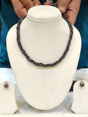 Black pearl necklaces 1