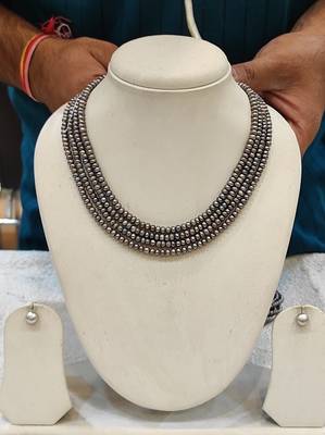 Grey pearl necklaces 1