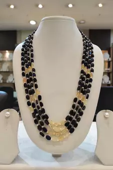 Multicolor pearl necklaces