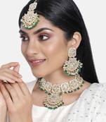 Gold Plated Traditional Pearl Kundan Studded Choker Jewellery Necklace Set with Maang Tikka for Women 