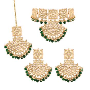 Gold Plated Traditional Pearl Kundan Studded Choker Jewellery Necklace Set with Maang Tikka for Women  2