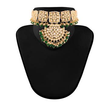 Gold Plated Traditional Pearl Kundan Studded Choker Jewellery Necklace Set with Maang Tikka for Women  3