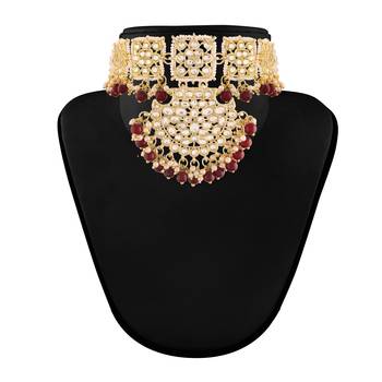 Traditional Pearl Kundan Studded Choker Jewellery Necklace Set with Maang Tikka for Women  3